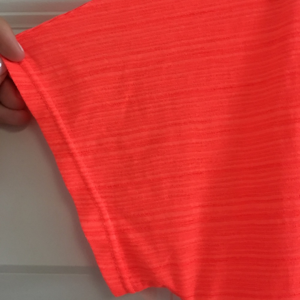 NWT GapFit Keyhole Back Short-Sleeve Workout Top - Picture 4 of 8